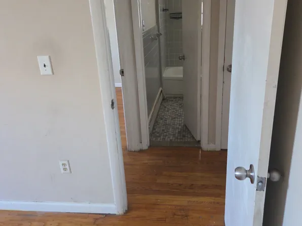 435 W Main St APT 1, Pen Argyl, PA 18072