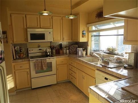 3rd image of 102 Live Oak Ct