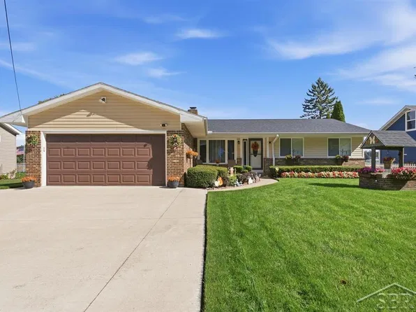 4830 N Verity Ct, Sanford, MI 48657