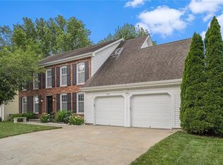 725 N Persimmon Dr, Olathe, KS 66061