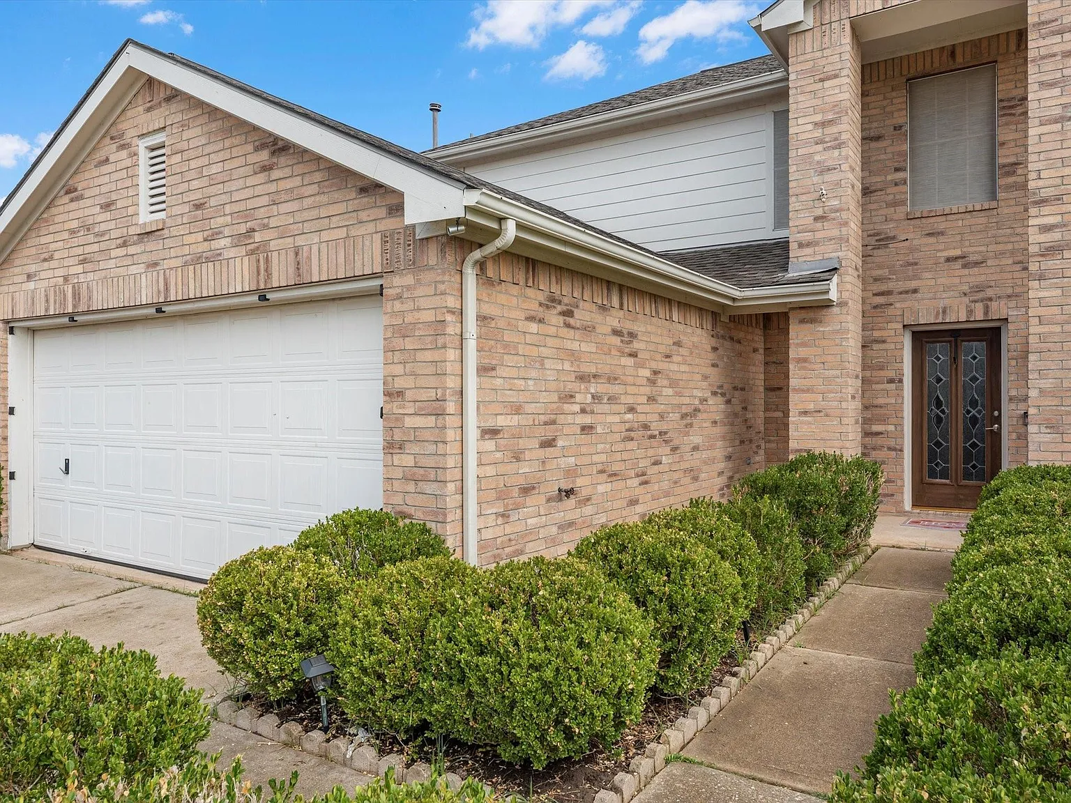 3 bed, 2.5 bath, 1944 sqft, $2,700 — Photo 3