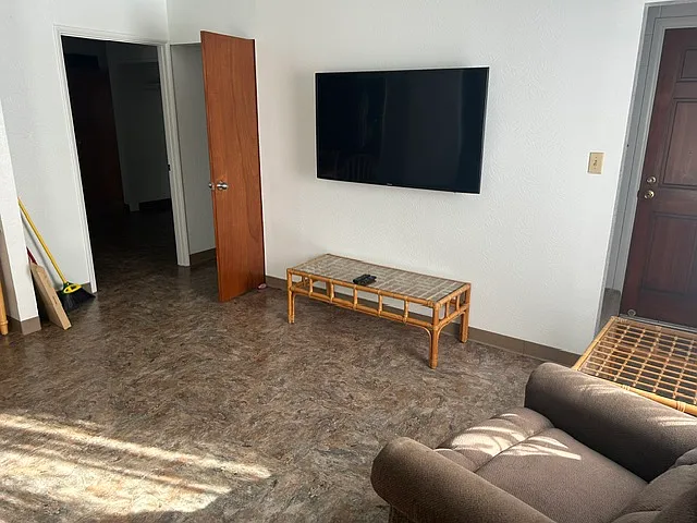 4 bed, 7244 sqft, $1,150 — Photo 1