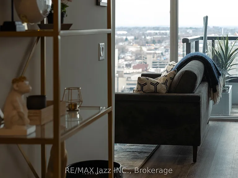 80 Bond St E #606 — Photo 23