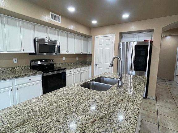 4th image of 1466 E Holiday Dr