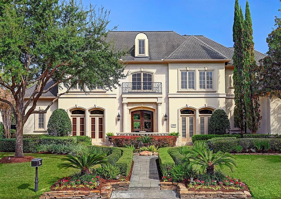 1st image of 11618 Versailles Lakes Ln