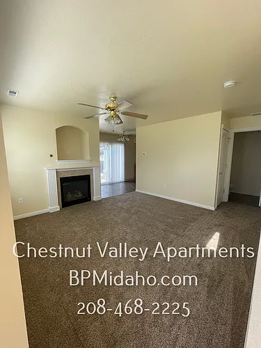 1426 E Sharons Loop Photo 1