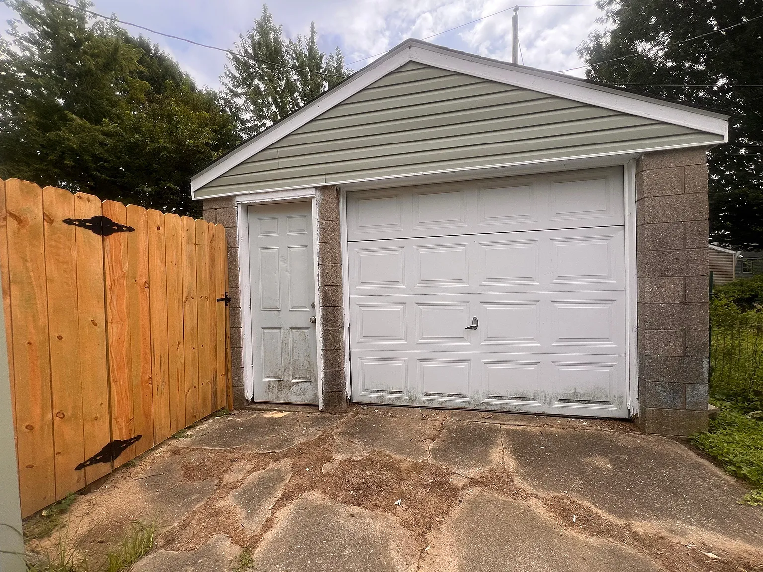 2 bed, 768 sqft, $1,350 — Photo 3