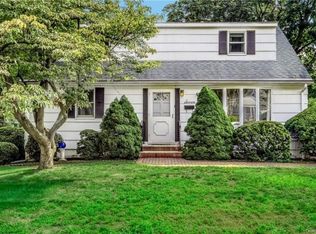 7 Spruce Ln, West Nyack, NY 10994