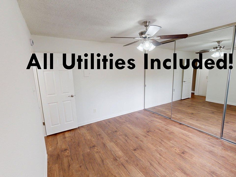 Spacious Bedroom w/ Mirror Closet Doors & a 52" Ceiling Fan.