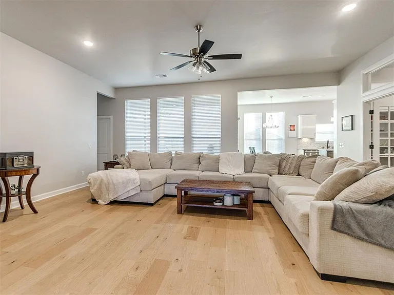 10516 NW 33rd Pl — Photo 27