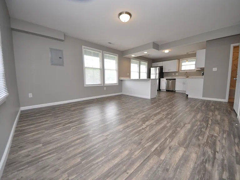 502 S Linn Ave — Photo 4