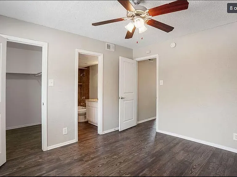 2810 1/2 Salado St #205 — Photo 5