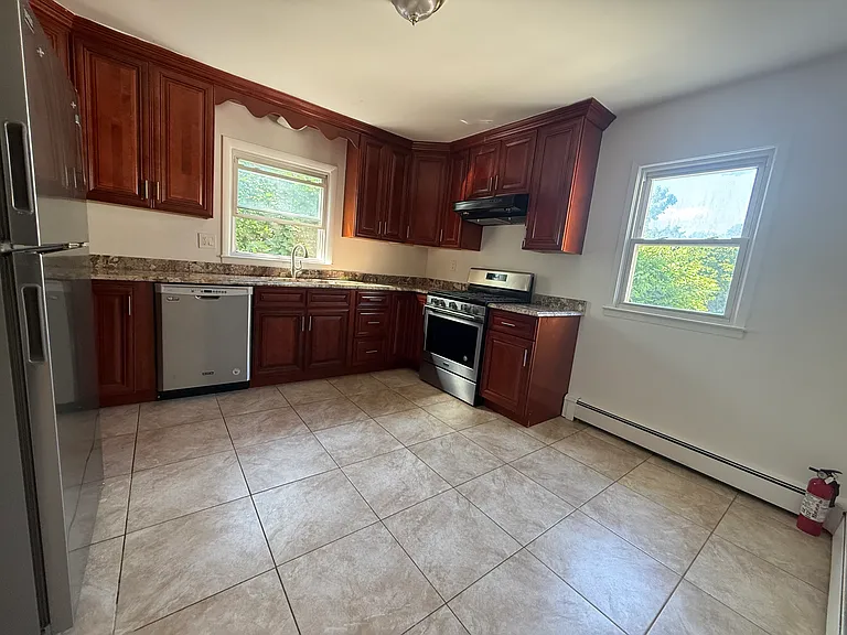 1 Oak Ave #2 — Photo 4