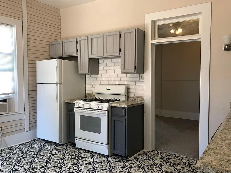 801 Bowen St #3 — Photo 4