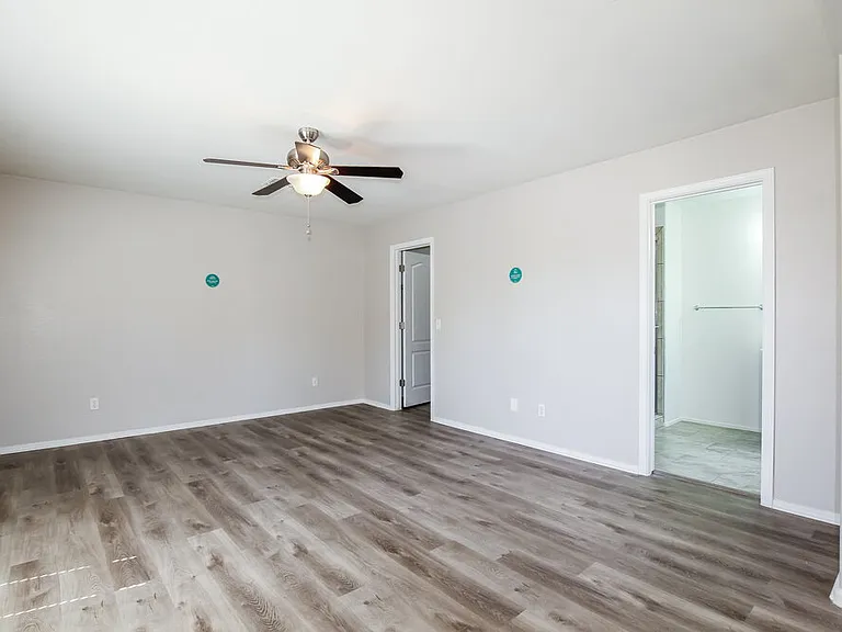 18538 W Fairway Dr — Photo 9