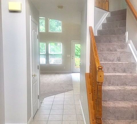 2 story entry way