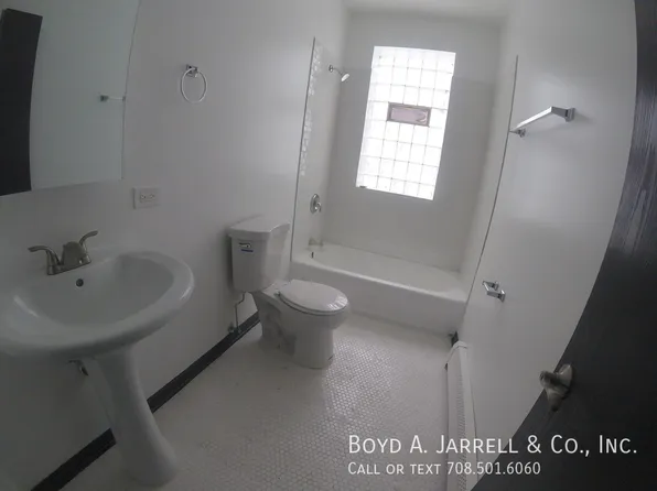 111 E 57th St, Chicago, IL 60637