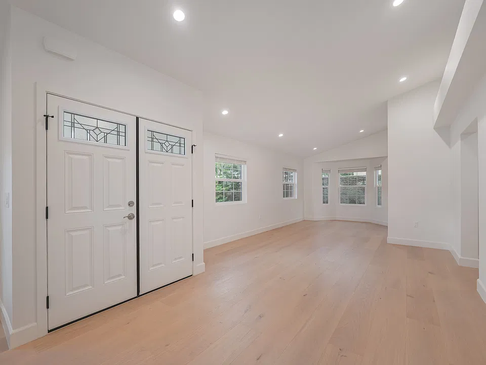 2406 New Ave