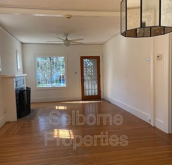 1424 E 20th St — Photo 18