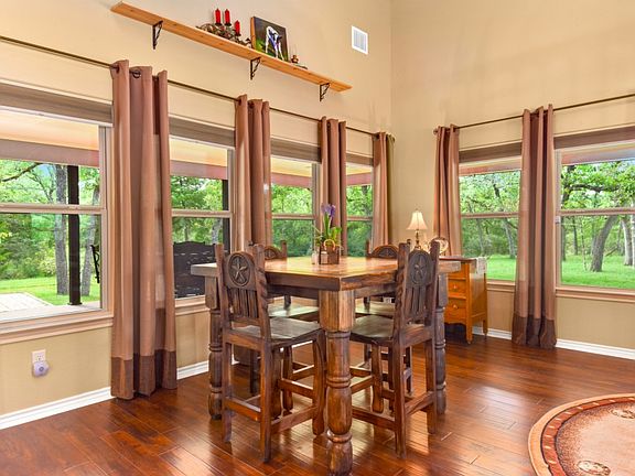 5th image of 319 Live Oak Cir