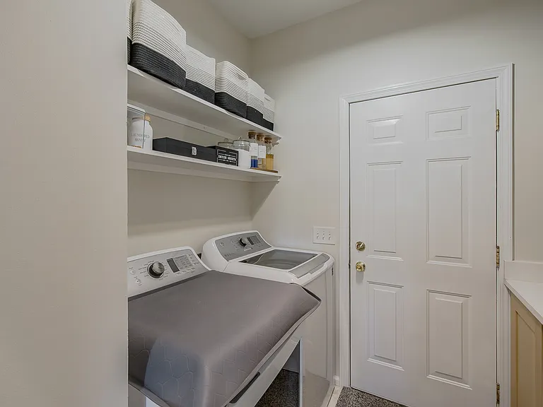 300 Stratford Ln #300 — Photo 13