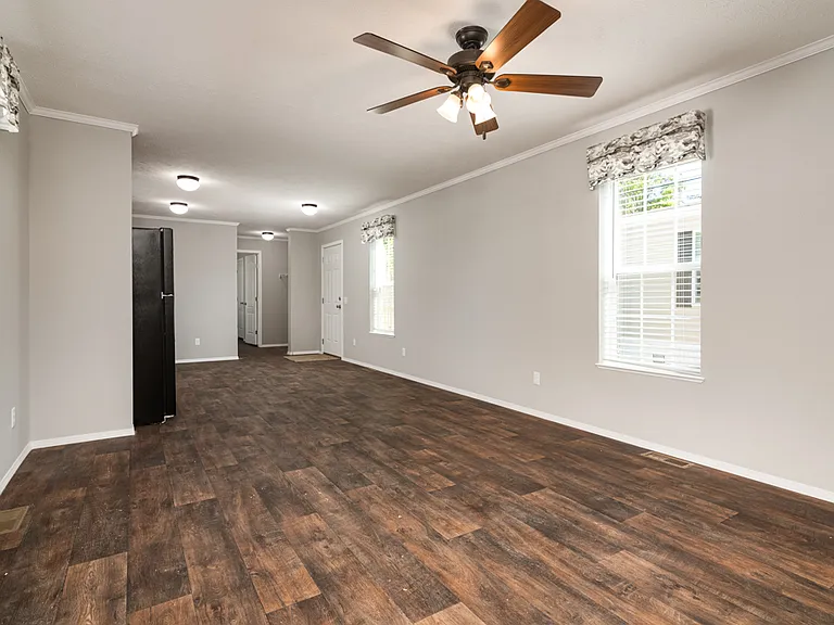 Center Manor — Photo 38
