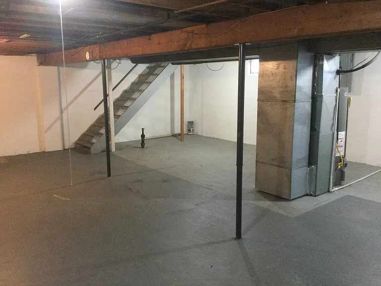 110 N Crater Ave — Photo 5