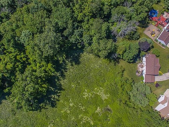 3rd image of 2150 Laurel Ln