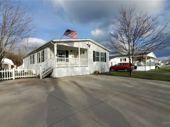 1146 Lockwood Dr, Lockport, NY 14094