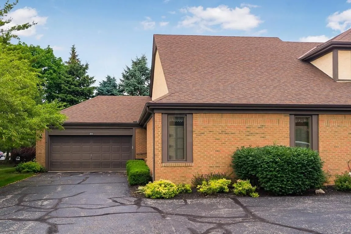 3840 Inverness Cir photo 1