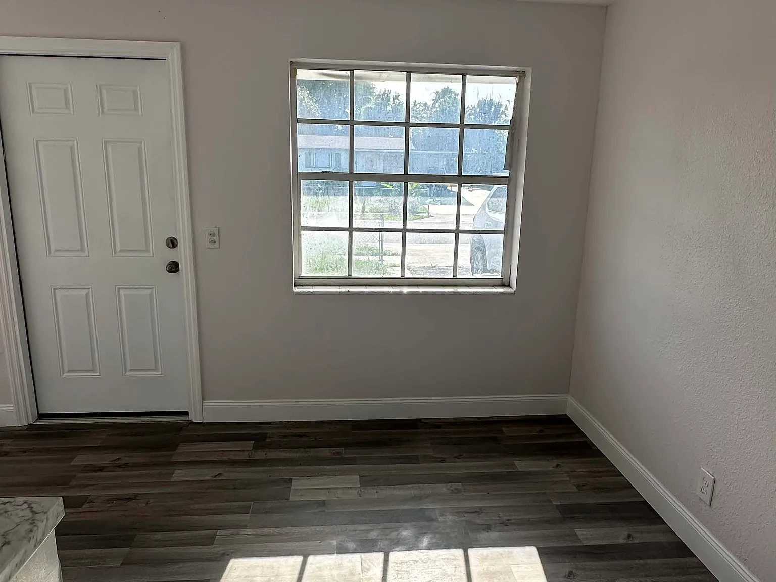 3 bed, 1020 sqft, $2,450 — Photo 2