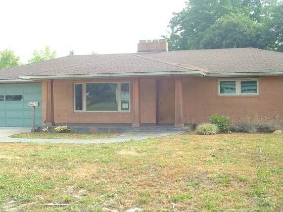 340 NW Wallula Ave photo 1