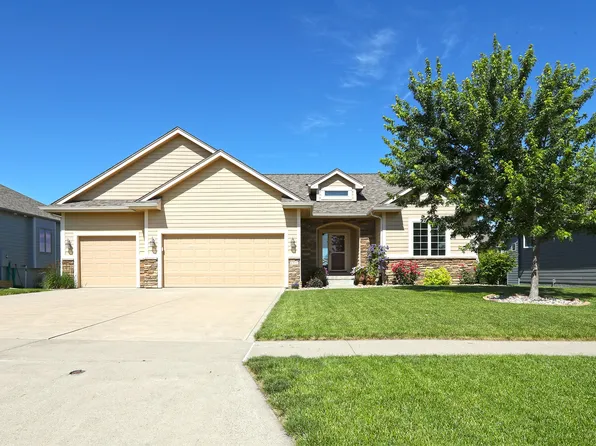1322 Crimson St, West Des Moines, IA 50266