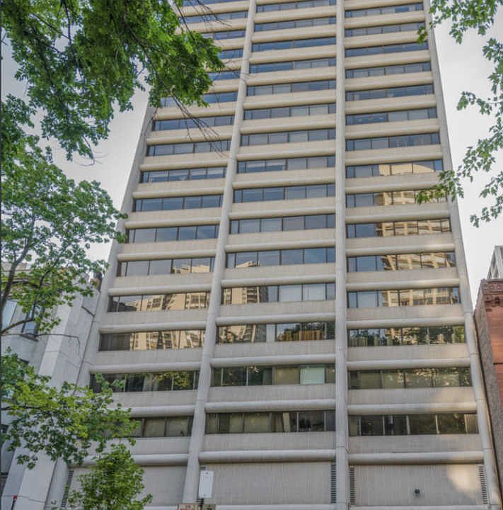 1st image of 1415 N Dearborn Pkwy #21C