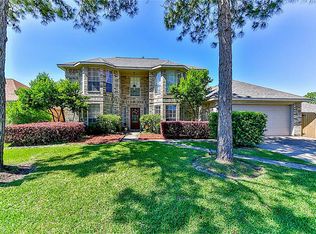 202 Summer Breeze Dr, La Porte, TX 77571