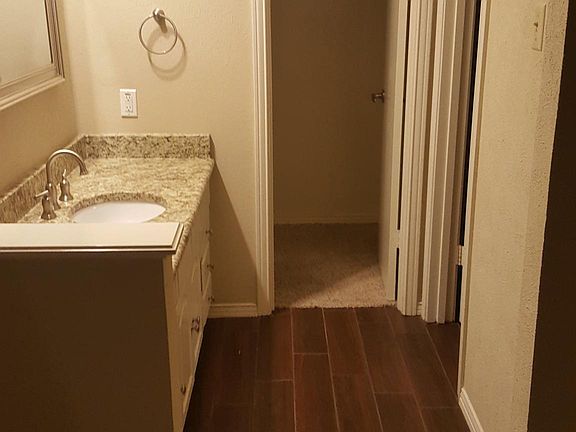 4th image of 916 Vinecrest Ln