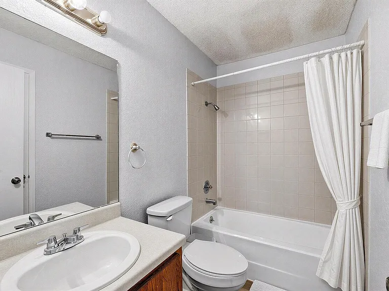 1809 Gracy Farms Ln #A — Photo 15