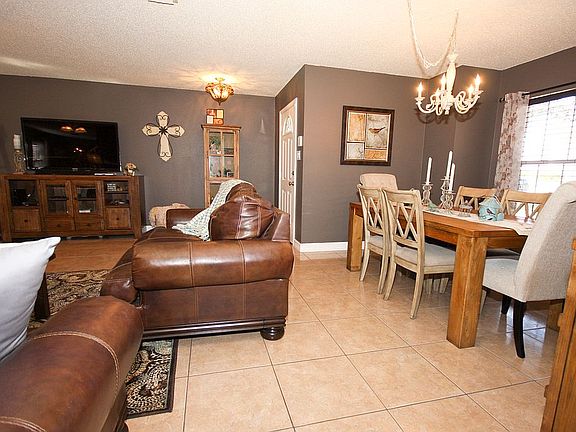 4th image of 2210 Creekside Bnd