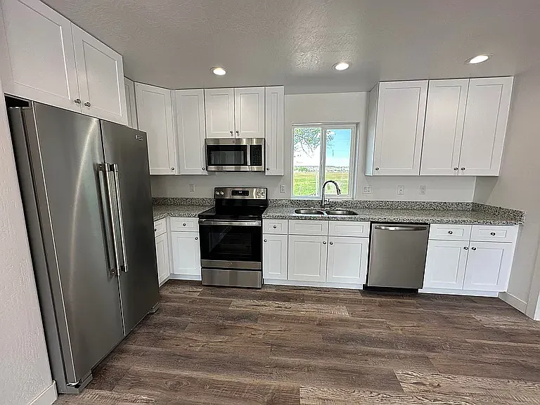 2 bed, 750 sqft, $1,350 — Photo 1