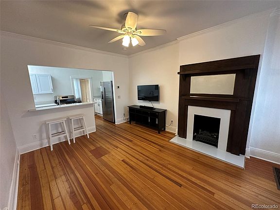 2nd image of 135 E Exposition Avenue