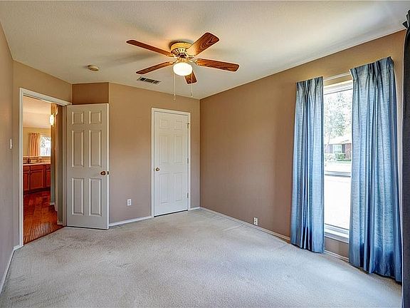 5th image of 612 Blue Oak Cir