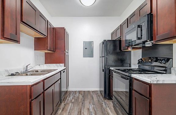 4th image of 711 River Rd #633