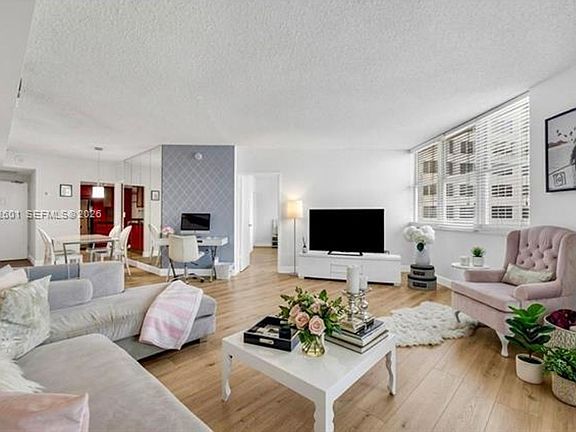 3rd image of 801 Brickell Bay Dr #Cu-1262