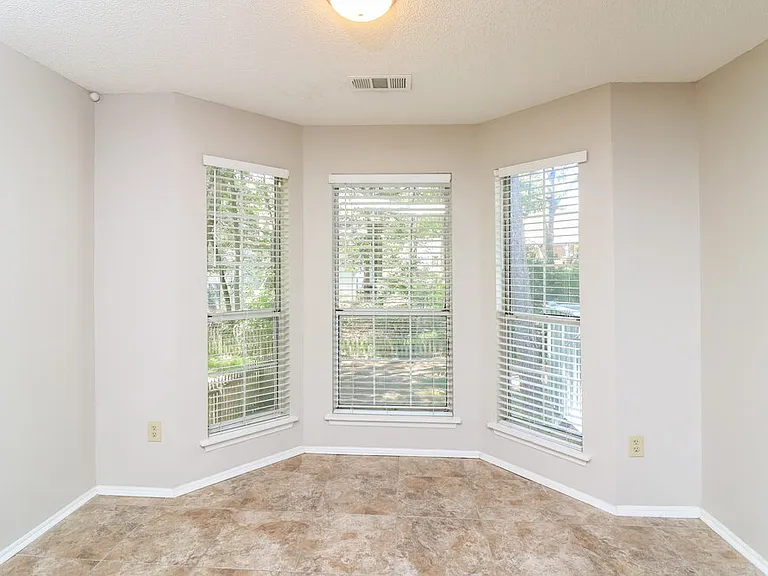 4034 Sharon Woods Dr — Photo 8