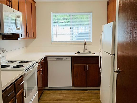 3rd image of 520 & 524 NE 112th St #520-02