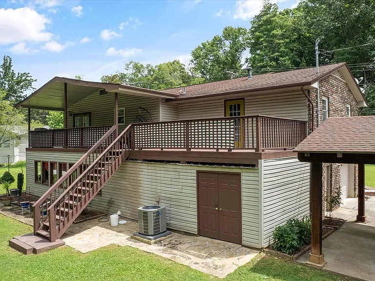 1301 Chert Pit Rd — Photo 3