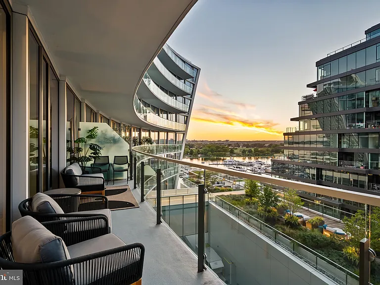 601 Wharf St SW #806 — Photo 15