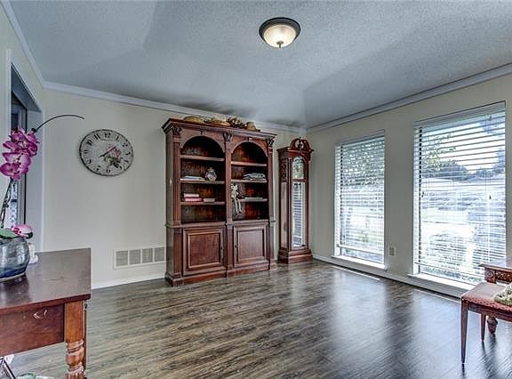 4th image of 9939 Acklin Dr
