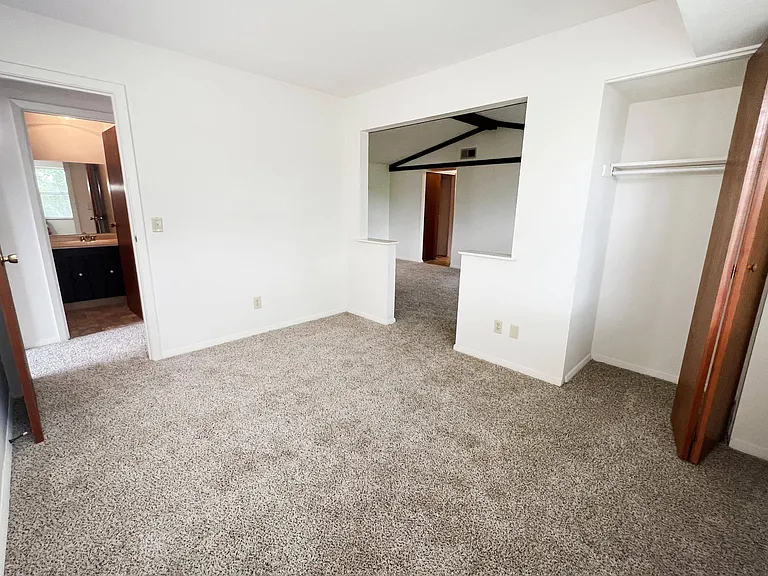 Four Worlds Apartments — Photo 39