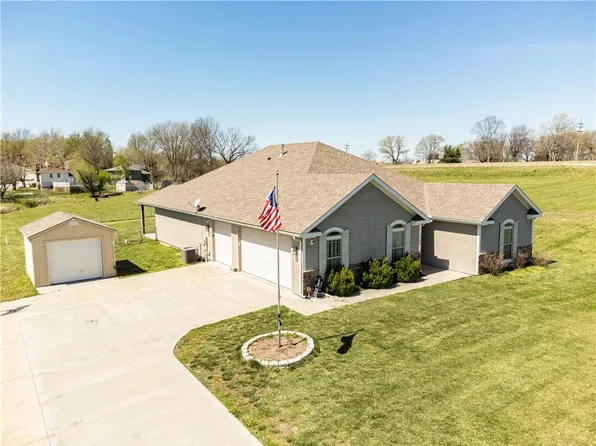 1720 N Blue Mills Rd, Independence, MO 64056